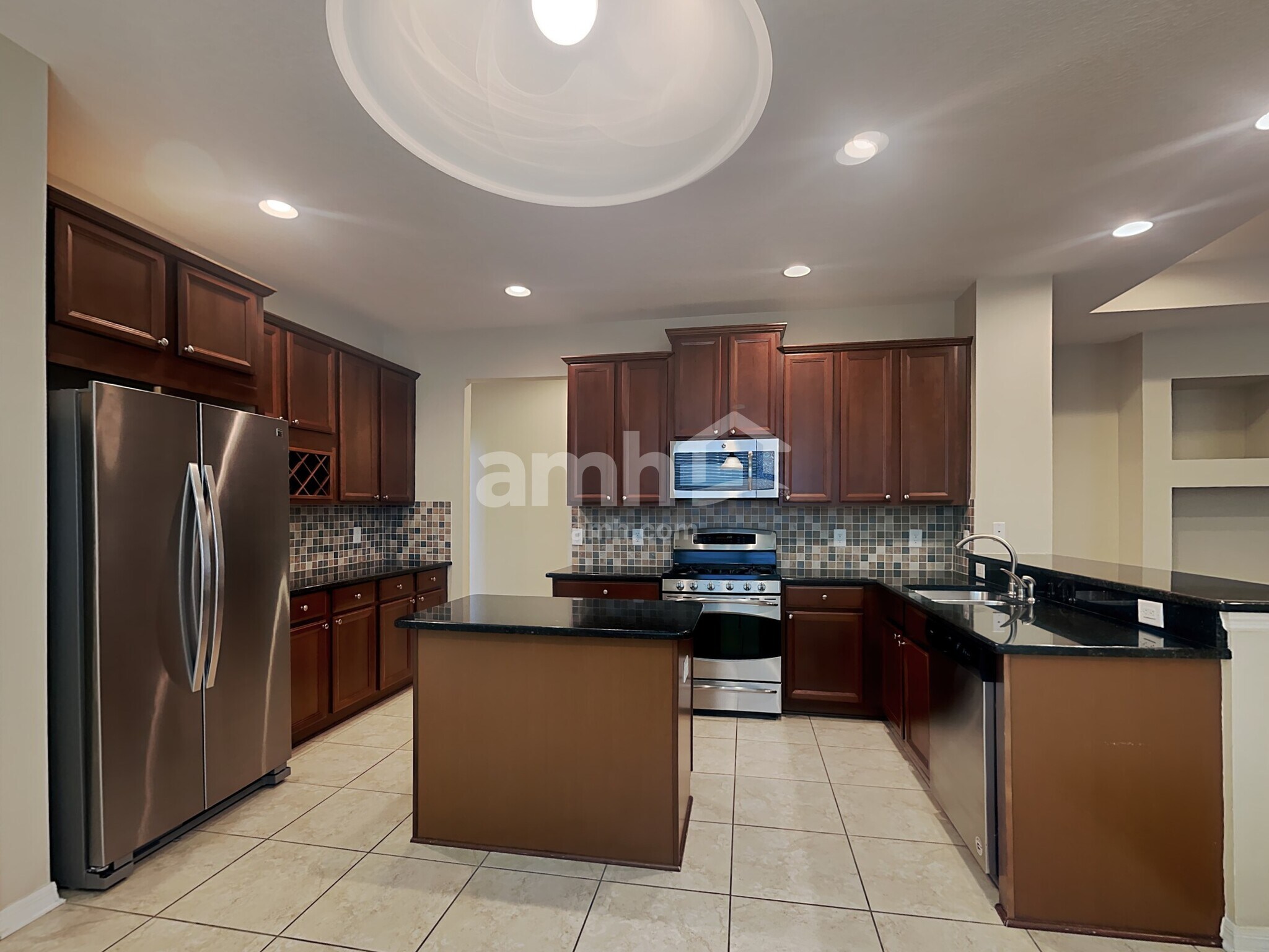 Building Photo - 16017 Loneoak View Dr