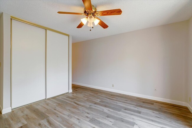 Building Photo - Cupertino 2 Bed, 2 Bath Townhouse with Att...