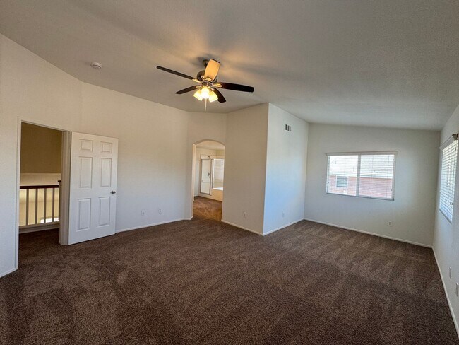 Building Photo - Spacious 4 Bedroom Home in Victorville