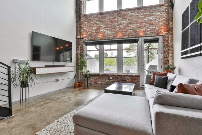 Building Photo - 675 Greenwood Ave NE