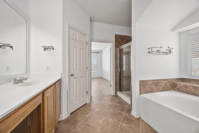 Building Photo - 2403 Beeleigh Ct