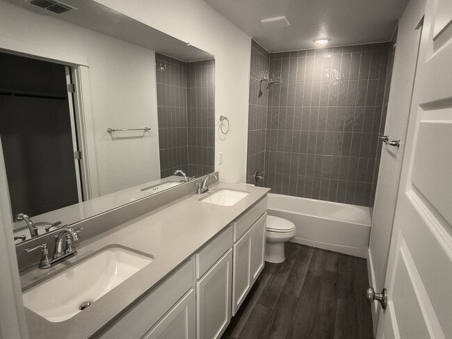 Building Photo - 1110 S College Ave