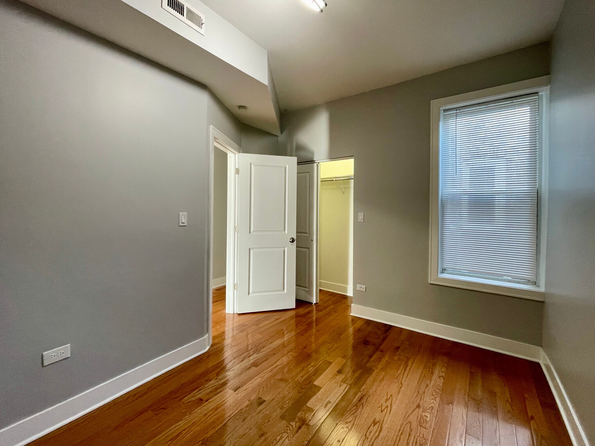 Building Photo - 4736 W Armitage Ave