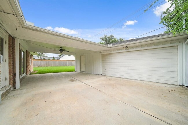 Building Photo - 4427 Sarong Dr