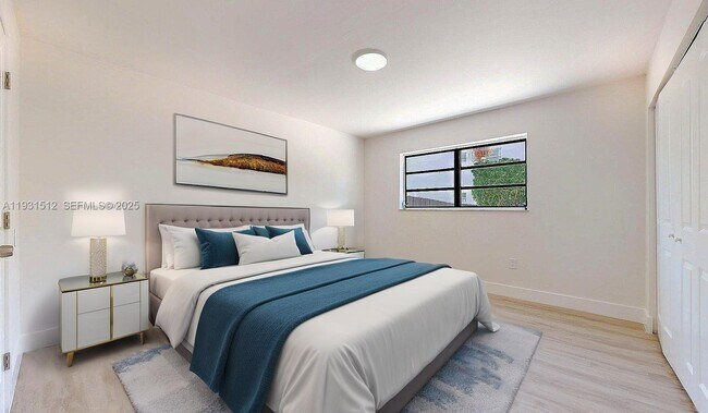 Building Photo - 1676 W 42nd St