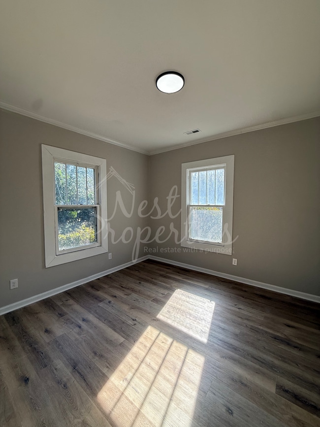 Building Photo - 410 Law St