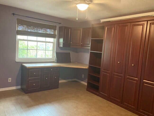 Building Photo - 22 Oakmont Cir