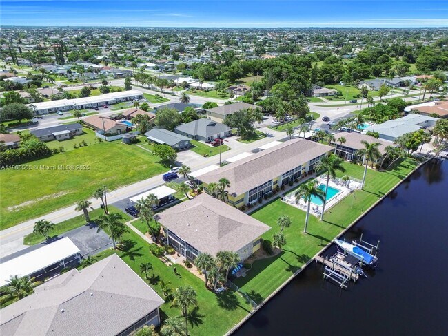 Building Photo - 4613 SE 5th Ave