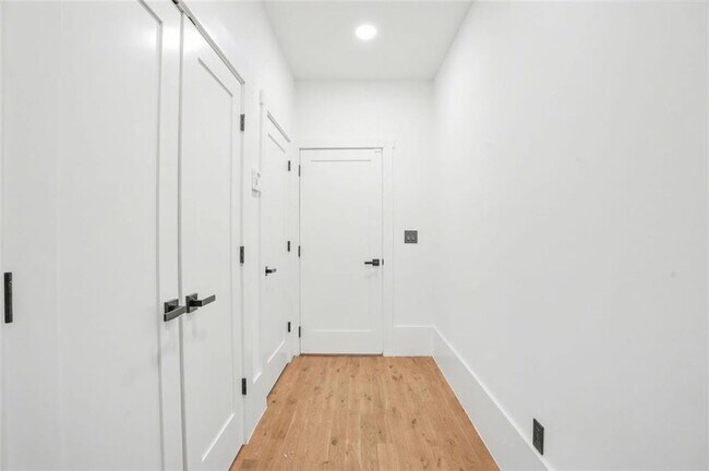 Building Photo - 507 Karen Ln