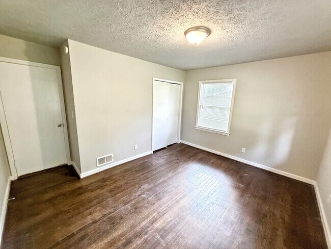 Building Photo - 1317 5 Mile Rd