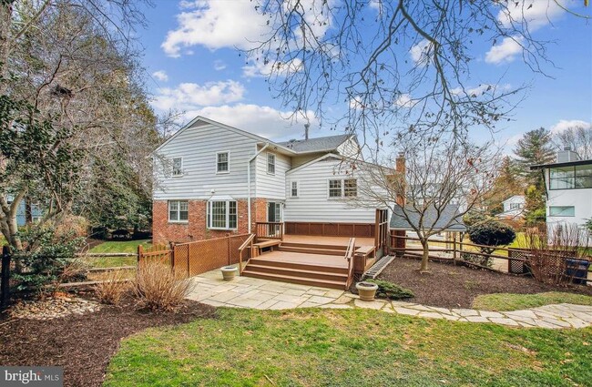 Building Photo - 7202 Heights Ct