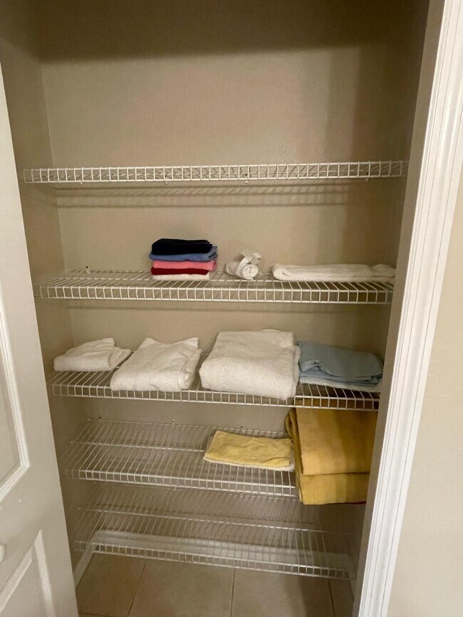 Building Photo - 2043 NW 6th Terrace