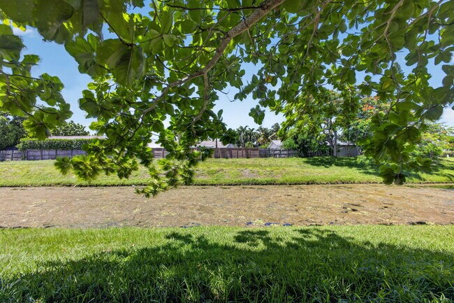 Building Photo - 3943 Roan Ct W