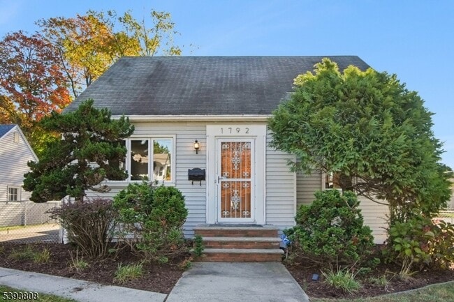 Building Photo - 1792 Mountain Ave