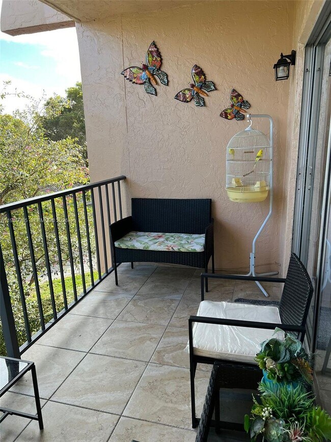 Building Photo - 13715 Kendale Lakes Cir