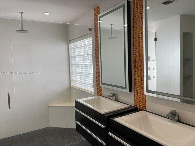 Building Photo - 10933 NW 73rd Terrace