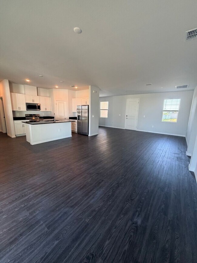 Building Photo - 915 NE 19th St