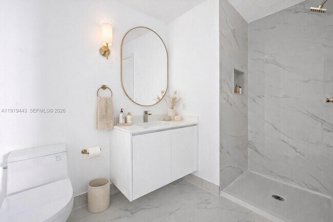 Building Photo - 700 NE 24th St