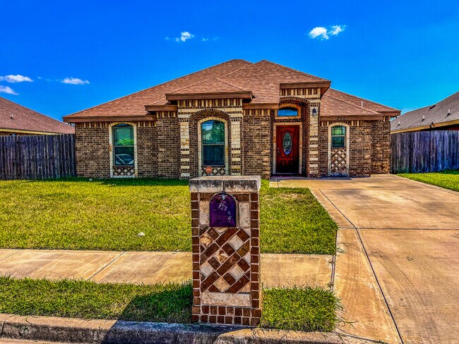 Primary Photo - 302 E Gabriella Ave