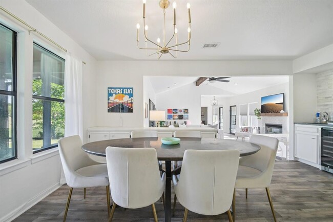 Building Photo - 730 Vanguard St