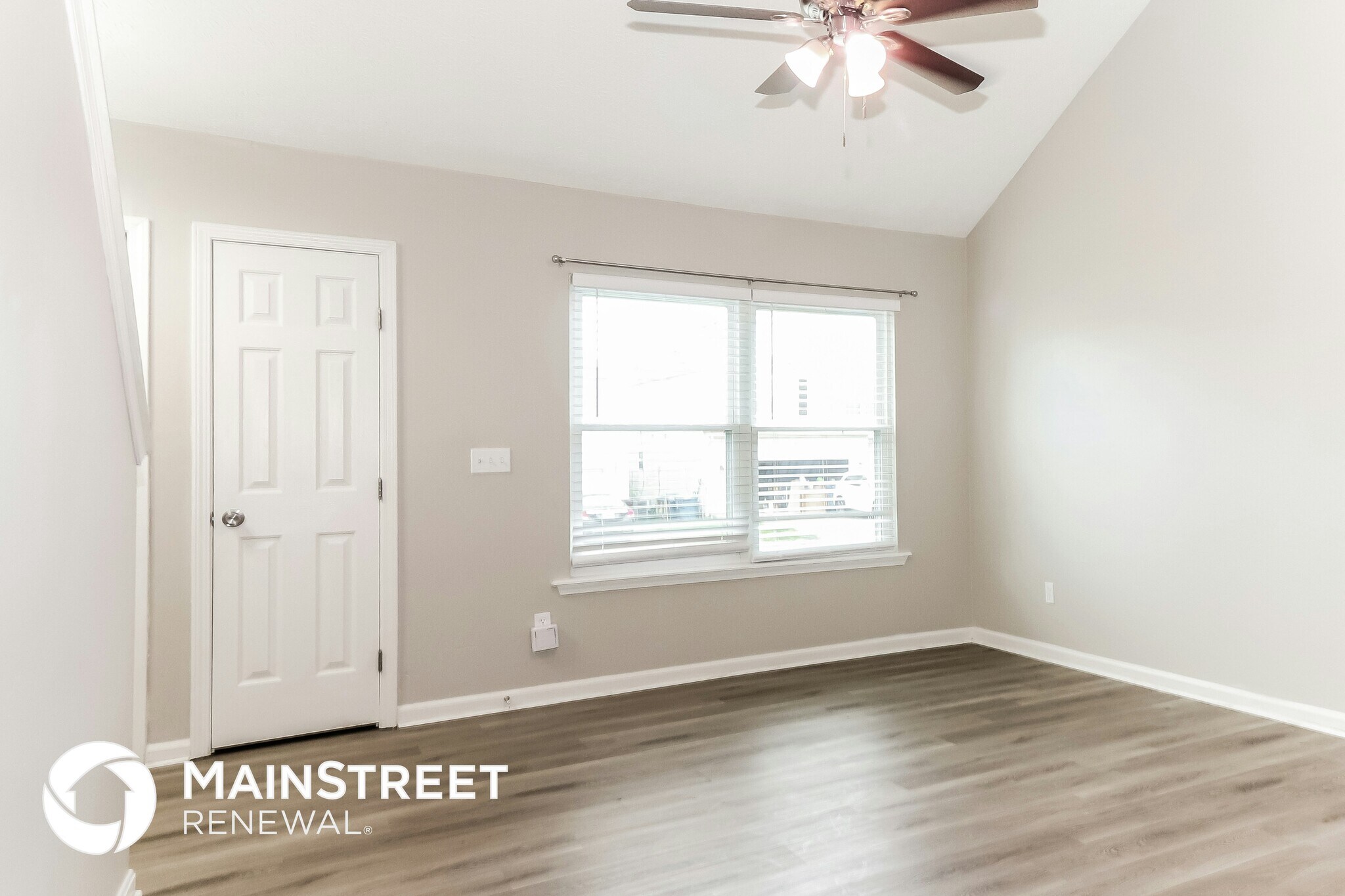 Building Photo - 10418 Pinoak View Dr