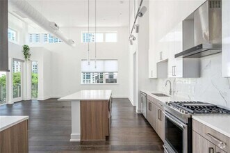 Building Photo - 775 Juniper St NE