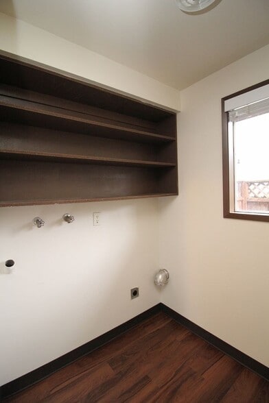 Building Photo - 14620 SE Woodland Way