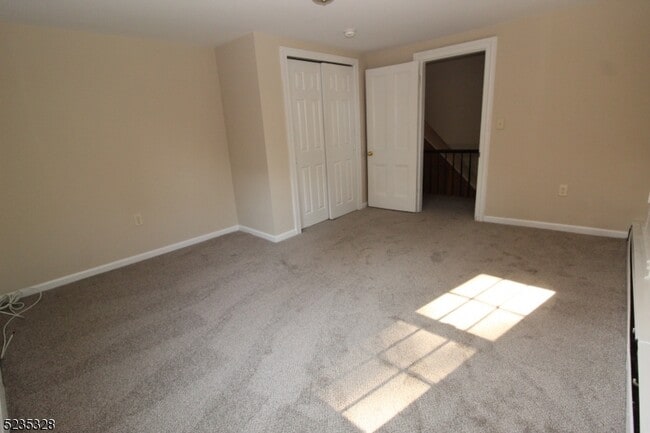 Building Photo - 28 White Meadow Ave