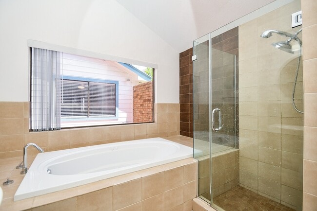 Building Photo - 15803 Lakedale Dr