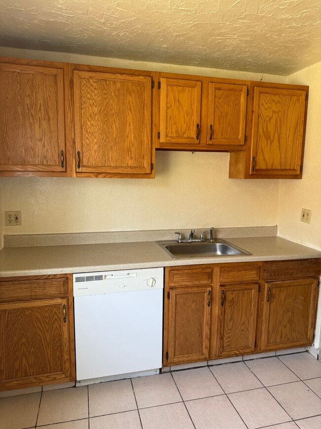 Building Photo - 23921 Banbury Cir