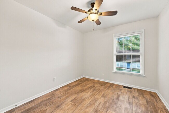 Building Photo - 126 Oakmont Dr