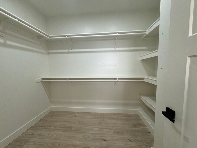 Building Photo - 6129 Lago Grande Dr