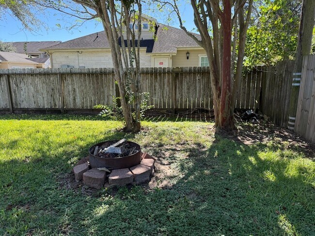 Building Photo - 12539 F Bar Dr