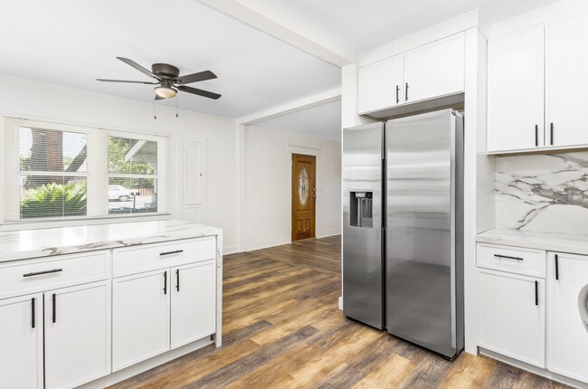 Building Photo - Remodeled Front House in Mentone