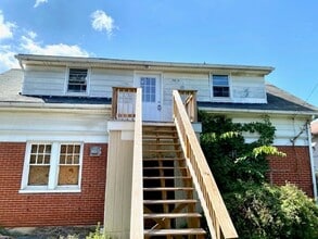 Building Photo - 746 Summit Ave