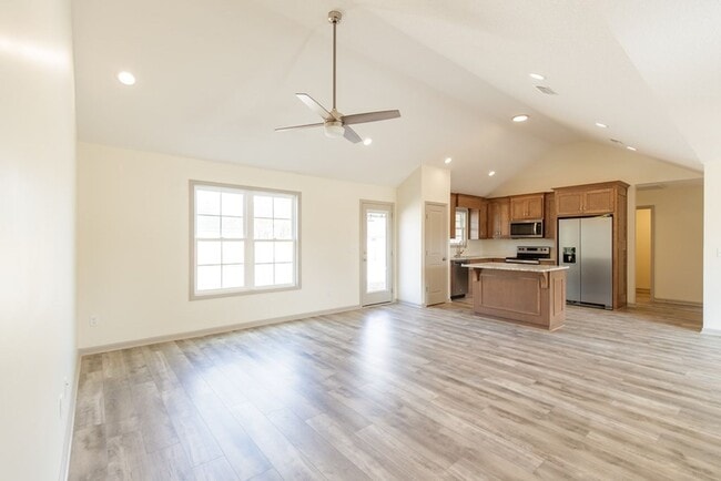 Building Photo - South Lowndes Charmer