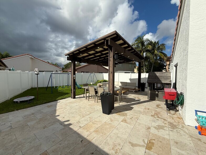 Building Photo - 17442 SW 21st Ct
