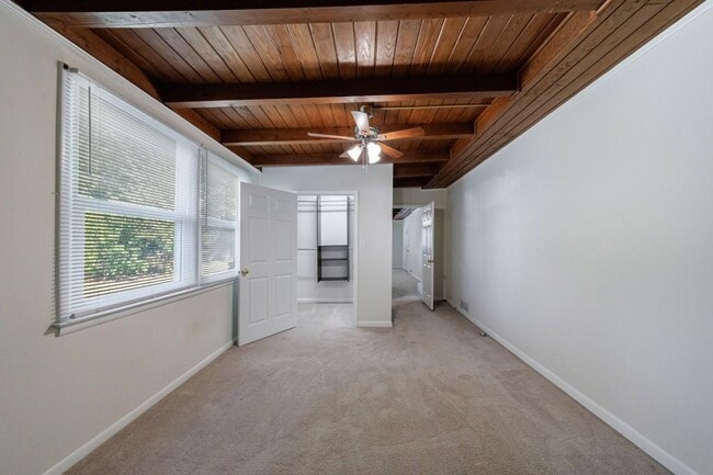Building Photo - 1238 Lindenwood Ln NE