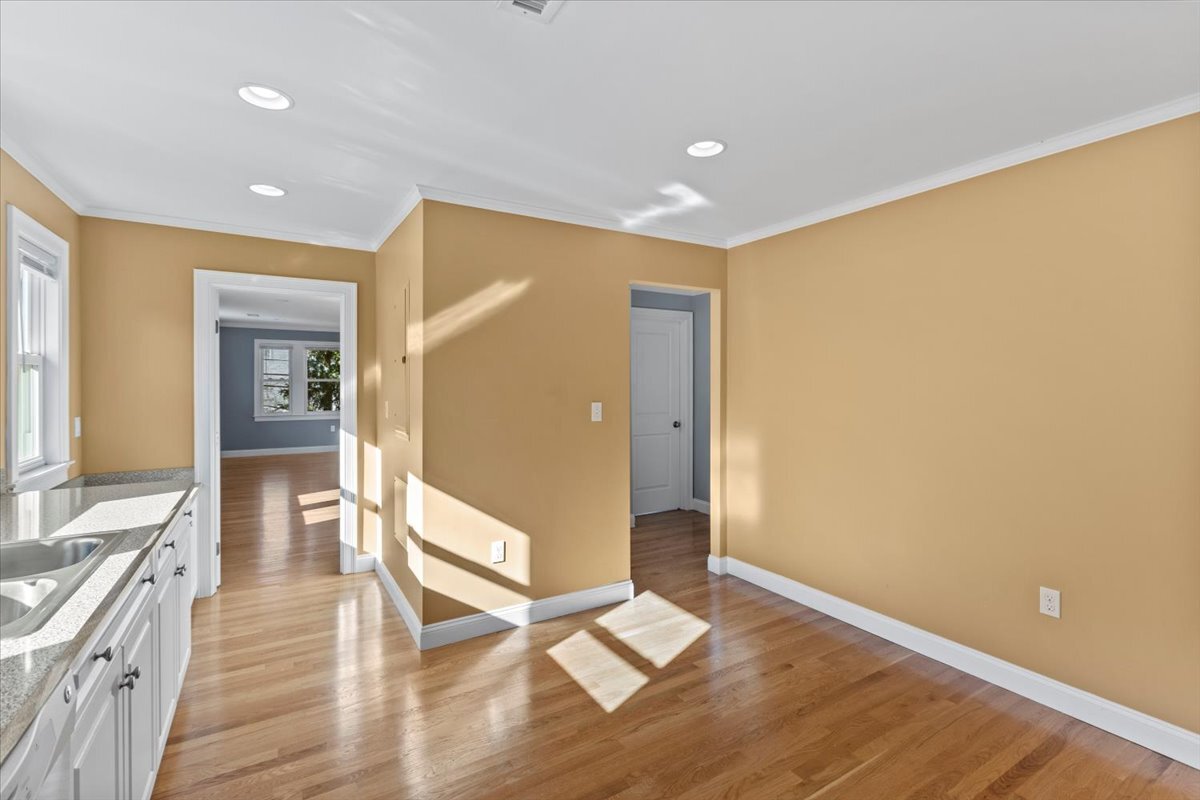 Building Photo - 45 S Waverly St