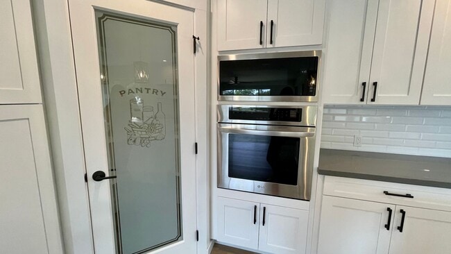 Building Photo - FULLY FURNISHED, STUNNING, BRAND NEW CONST...