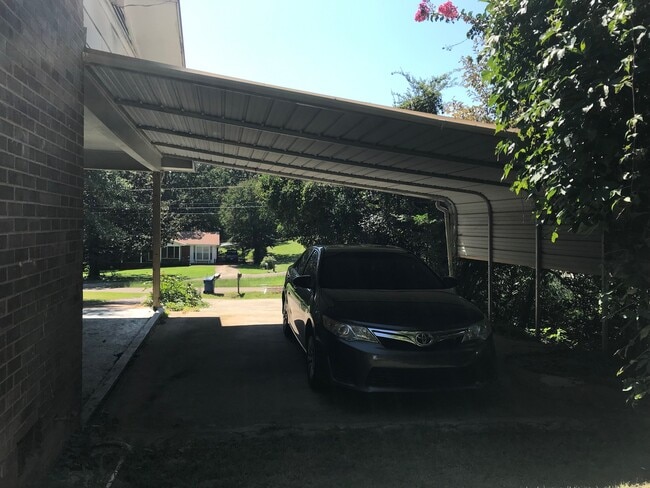 Building Photo - 330 Monte Vista Rd