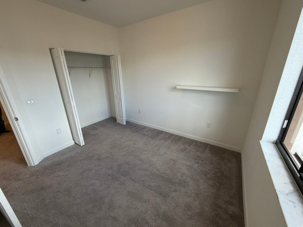 Building Photo - 21001 NE 8th Ave