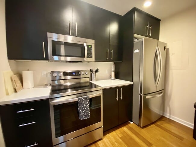 Building Photo - Furnished Two Bedroom Condo in The Reserve at Woodbridge.