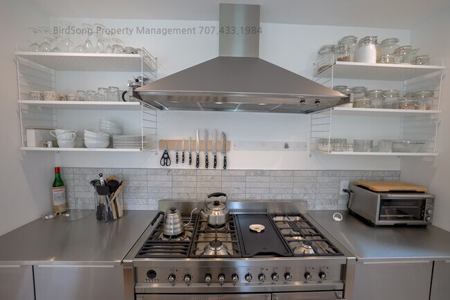 Building Photo - 13846 Village Ave