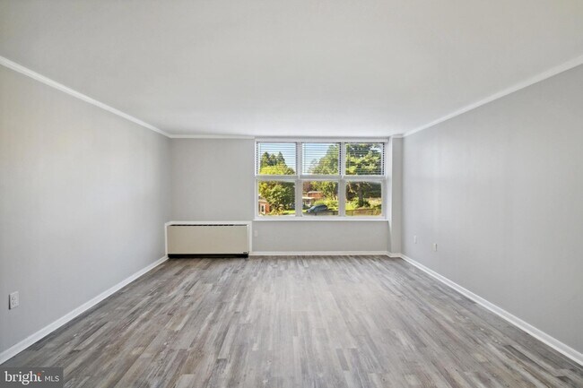 Building Photo - 6100 Henry Ave