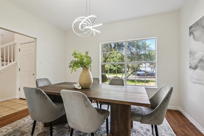 Building Photo - 2807 Glenwood Trail