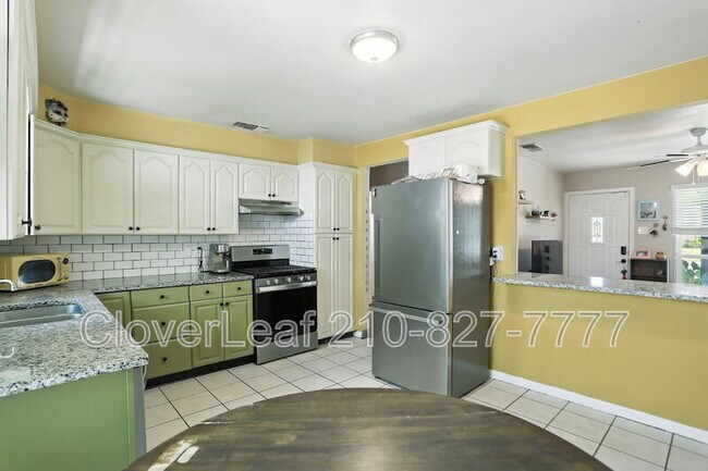 Building Photo - 131 Middlebury Dr