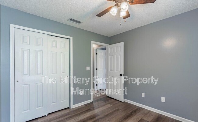 Building Photo - 3390 Millcrest Pl