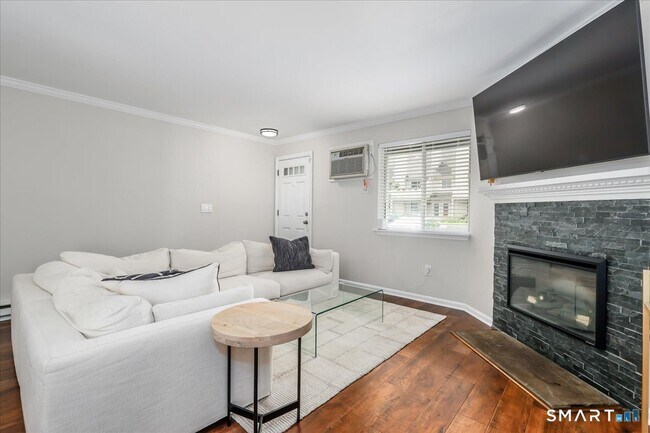 Building Photo - 153 Willow Springs