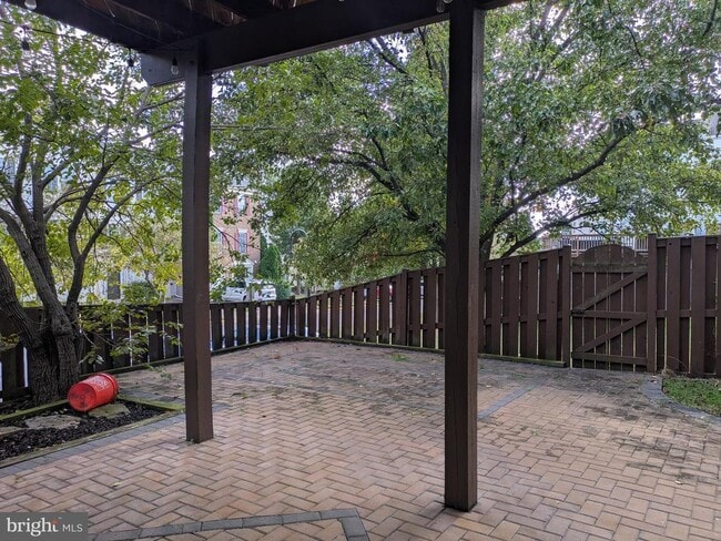 Building Photo - 21785 Brondesbury Park Terrace